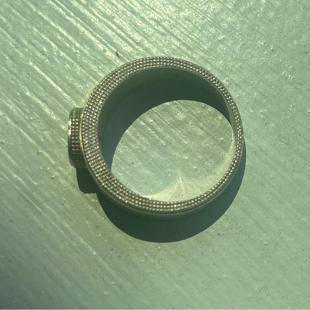 Gucci Silver Ring with Iconic Logo - Picture 3 of 7